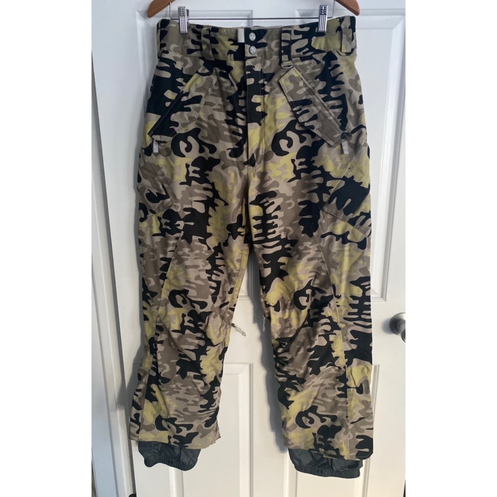 Men’s Burton Camo Snowboard Pants.